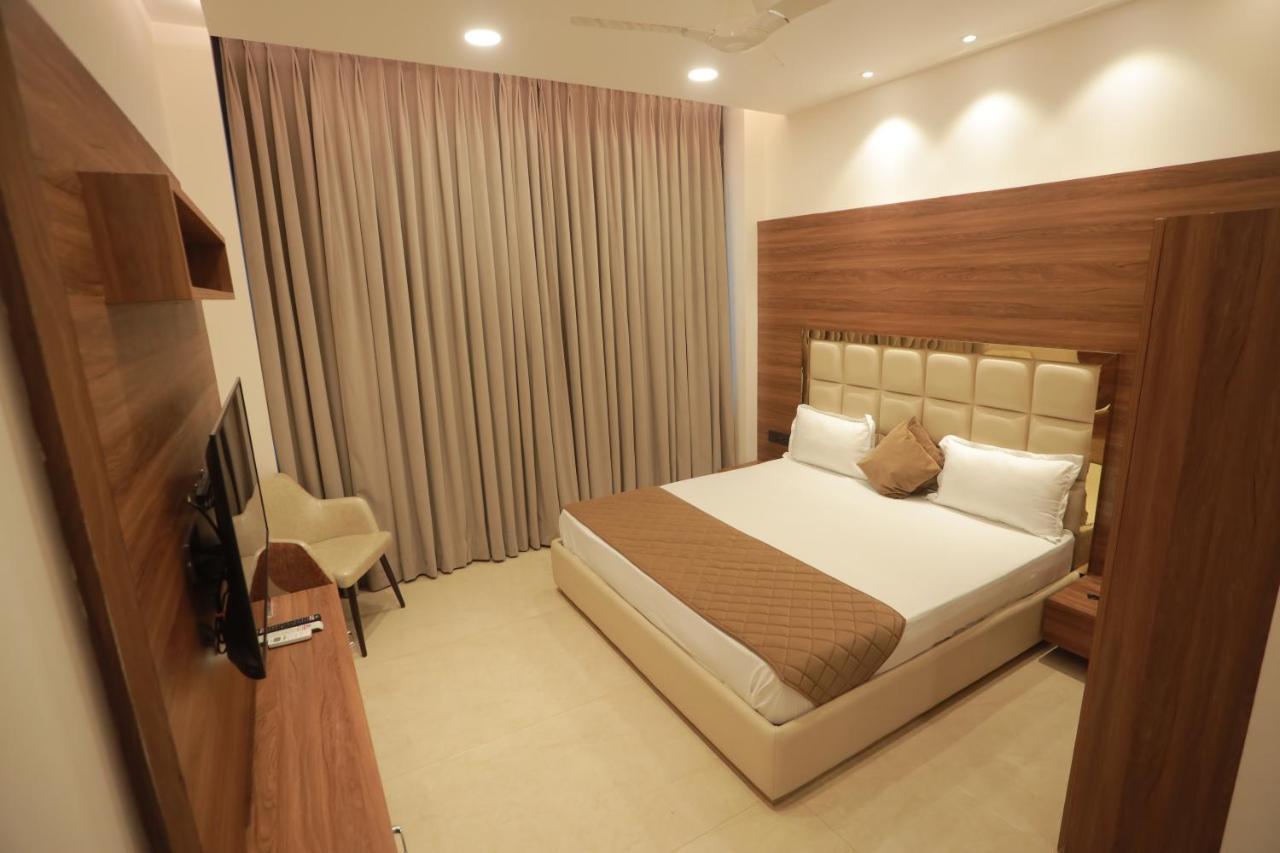 Ovel Hotel ルディヤーナー エクステリア 写真